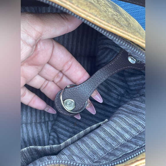 John Cole Kaylee Distressed Cow Hide Leather Brown Shoulder Bag/Purse/Tote - Picture 11 of 14